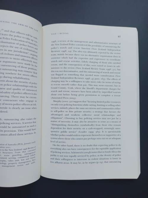 LENGTHENING THE ARM OF THE LAW / Julie Ayling . Peter Grabosky . C Shearing (Cambridge)