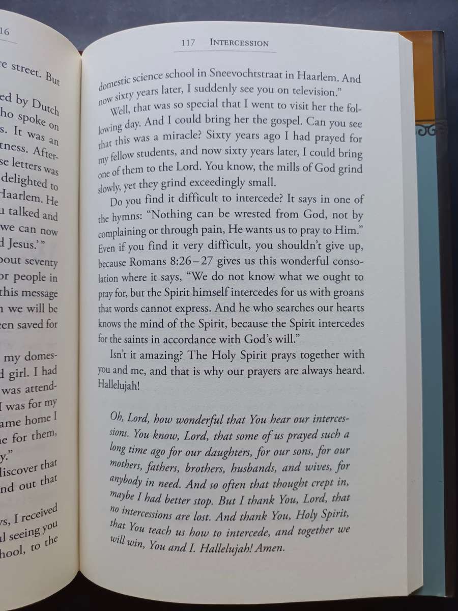 I STAND AT THE DOOR AND KNOCK / Corrie ten Boom