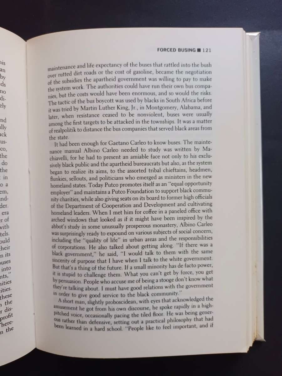 MOVE YOUR SHADOW: South Africa Black and White / Joseph Lelyveld