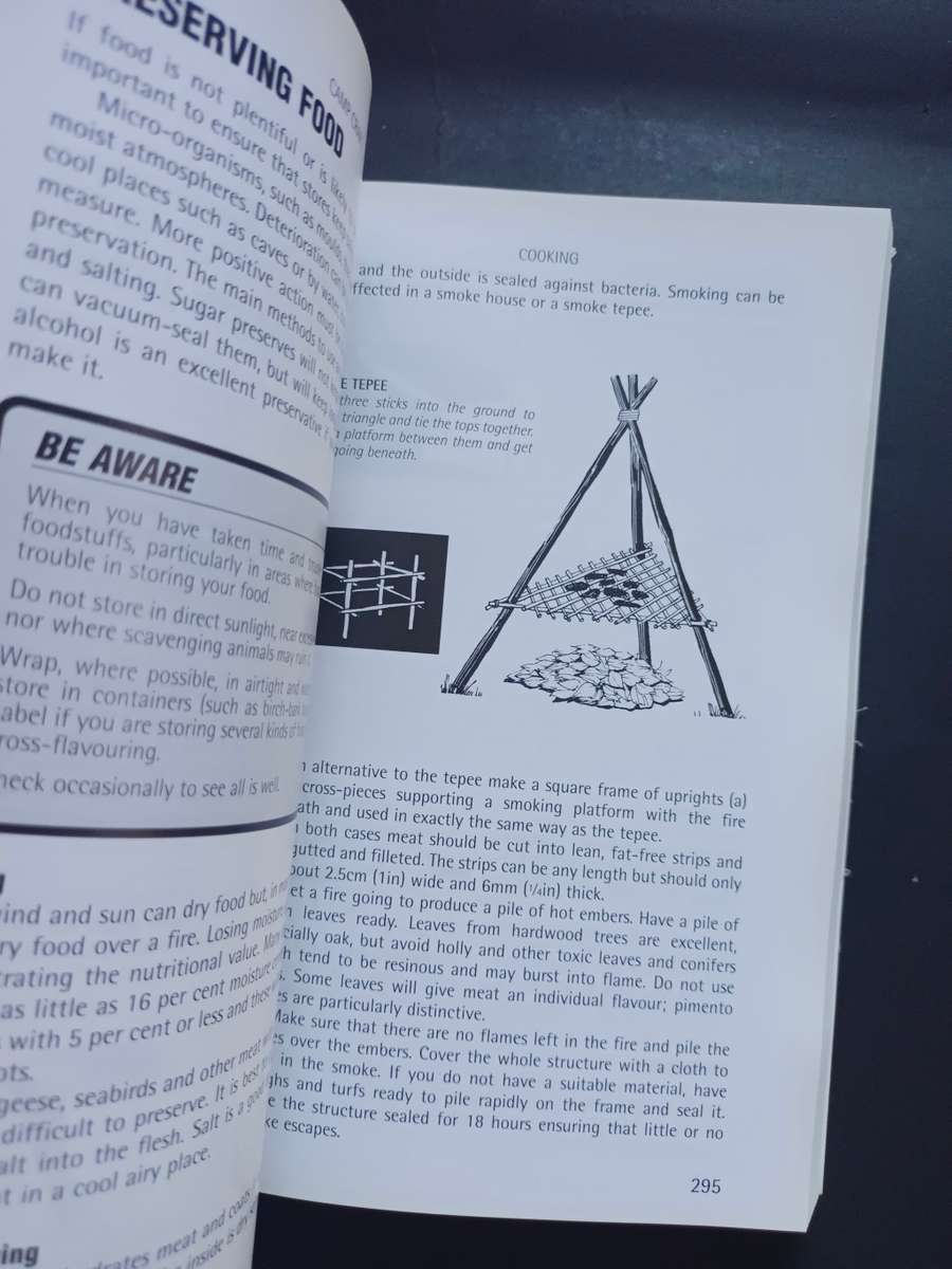 SAS SURVIVAL HANDBOOK: The Ultimate Guide to Surviving Anywhere / John Lofty Wiseman