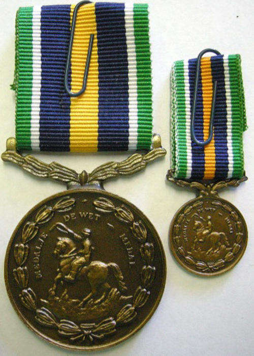 Full Size De Wet Medal Numbered @ Back Uniface Suspender & Miniature De Wet Medal