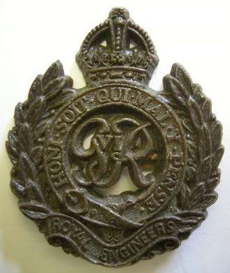 Royal Engineers WWII Econmy Plastc Cap Badge A Stanley & Sons Walsall One Blade Only