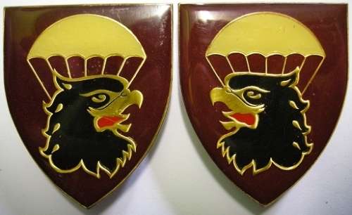 44 Parachute Brigade HQ Shoulder Flashes Pair Pins Intact