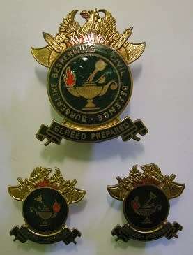 Civil Defence Brass & Enamel Cap & Collar Badges Dinnes 562, 561 & 563