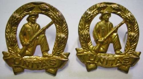 Commando Gilding Metal Collar Badges x 2