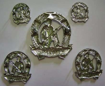 Commando Chromed Cap, Collar & Mess Dress Badges Cap Badge Loop Type