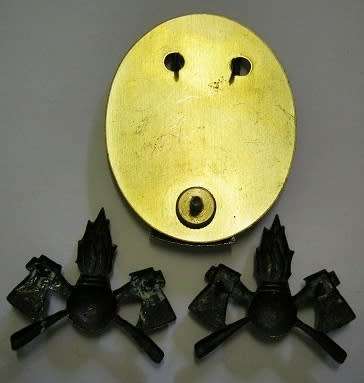 SWATF Engineers Cap & Collar Badges Owen 2661, 2662 & 2663 1 Collar Cracked @ Axe Handle