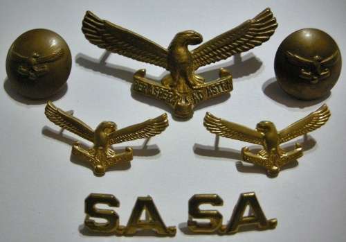 SAAF Cap & Collar Badges, 2 x SAAF Buttons 22mm & 2 x SA Shoulder Titles