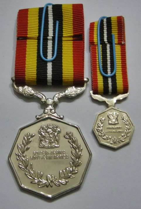 Full Size Southern Africa Medal Double Face Susp Tall Grass Poor Detail Number on Rim w/ Miniature