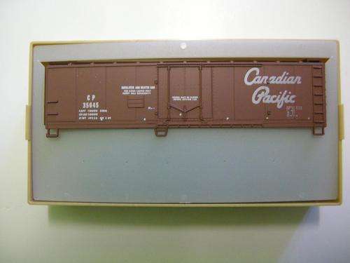 TM HO Gauge Canadian Pacific 40' Plug Door Box Car