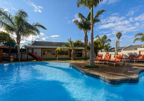 Sunshine Bay - 15/10/2018-19/10/2018 in a 2 Bedroom 6 sleeper unit 26B