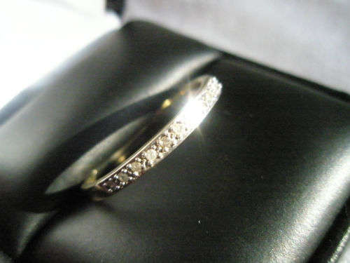 ELEGANT 9CT GOLD AND DIAMOND ETERNITY RING VALUED AT R6 900!!!