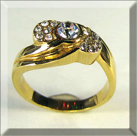 18 kt GOLD PLATED RING SIZE 10