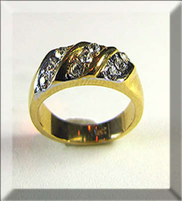 18kt  GOLD PLATED RING SIZE 6