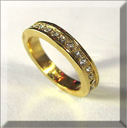 18 kt GOLD PLATE RING SIZE 7