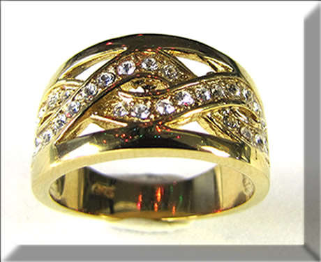 18 kt GOLD PLATED RING SIZE 7