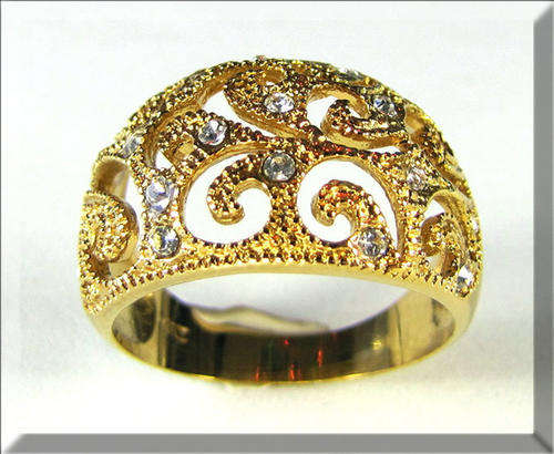18 kt   GOLD PLATED  RING  SIZE 10