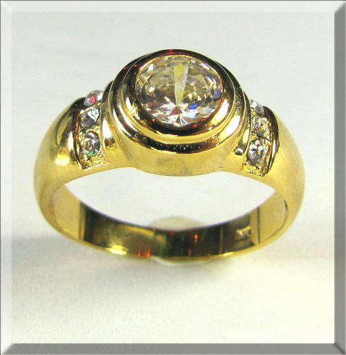 18 kt GOLD PLATED RING SIZE 9