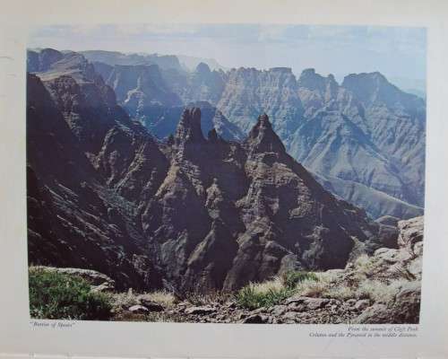 Barrier of Sprears Drama of the Drakensberg R O Pearse