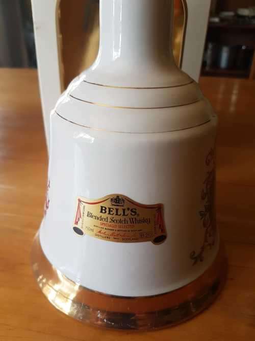 Bell`s Extra Special Limited Queen Elizabeth 60 Birthday Decanter Blended Scotch Whisky