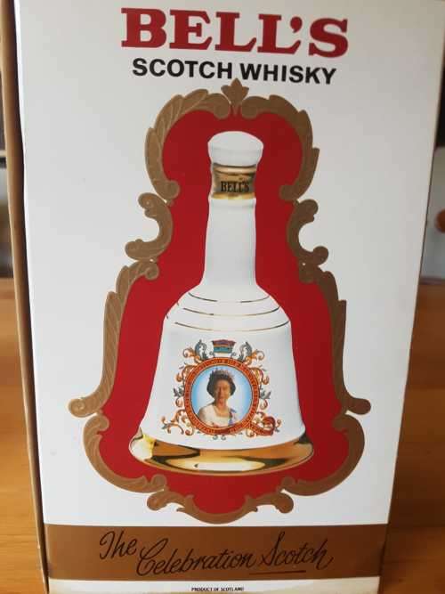 Bell`s Extra Special Limited Queen Elizabeth 60 Birthday Decanter Blended Scotch Whisky