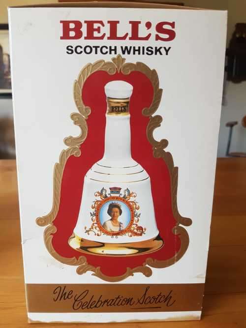 Bell`s Extra Special Limited Queen Elizabeth 60 Birthday Decanter Blended Scotch Whisky