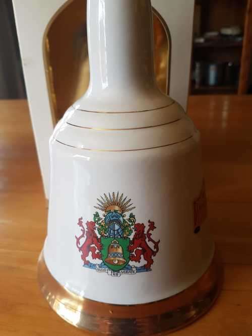 Bell`s Extra Special Limited Queen Elizabeth 60 Birthday Decanter Blended Scotch Whisky