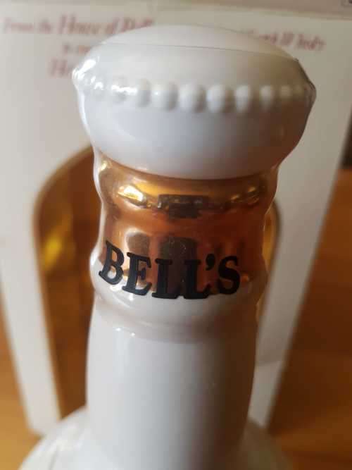 Bell`s Extra Special Limited Queen Elizabeth 60 Birthday Decanter Blended Scotch Whisky