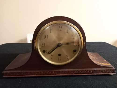 Vintage mantle piece clock in immaculate condition