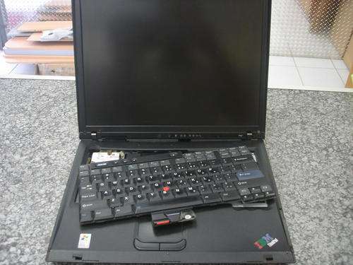 FAULTY IBM THINKPAD R52 LAPTOP (NO CHARHER)