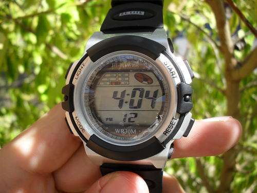 New Solar Powered Mens Sports Watch (Black)