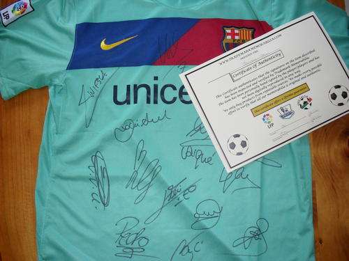 WOW !! BARCELONA A SQUAD SIGNED FOOTBALL SOCCER SHIRT JERSEY + COA!!