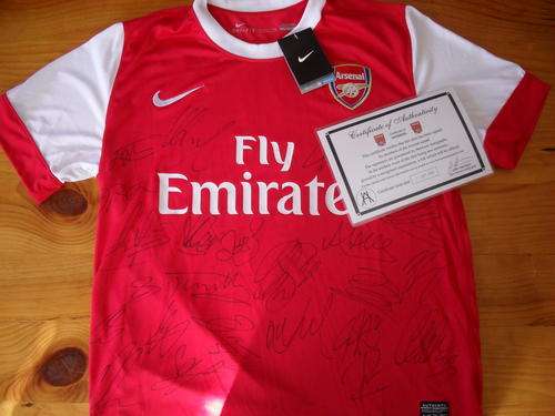 WOW!! NEW TEAM SIGNED ARSENAL FOOTBALL /SOCCER SHIRT!! + COA!!