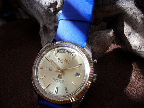 Genuine Mens Ricoh 9 Dynamic wide, 21 jewels, day date, winding watch!!