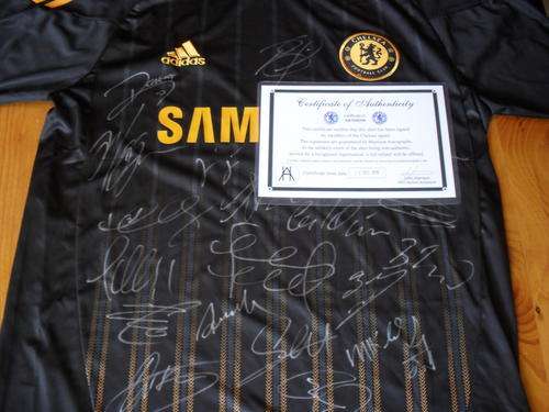 SQUAD SIGNED NEW CHELSEA FOOTBALL SOCCER SHIRT M