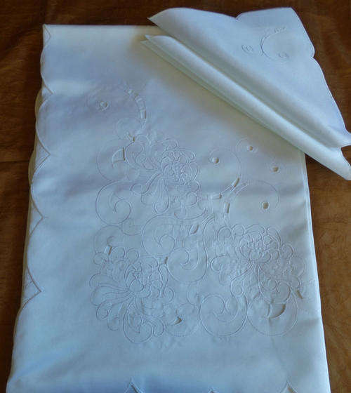 White Embroidered Tablecloth 180x270cm with 12 FREE matching serviettes