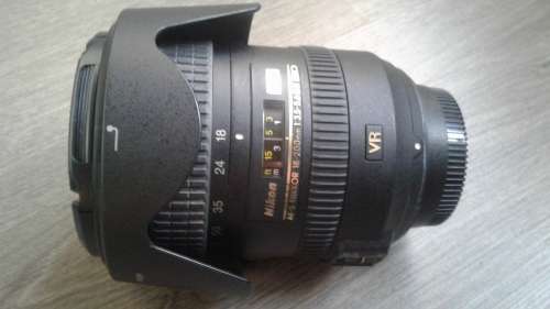 NIKON D7000 DSLR CAMERA  16.2 Megapixels + Nikon Lense 18 - 200mm