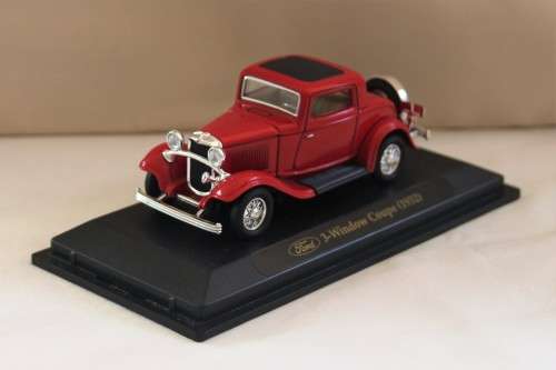 Road Signature Collection Ford 3 - Window Coupe (1932)