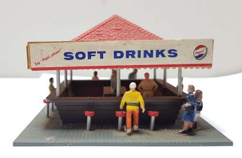 Hamburger Kiosk with 9 people included.