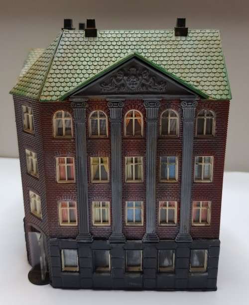 Medium high end block of flats/apartments. [Corner building]