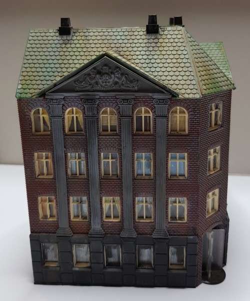 Medium high end block of flats/apartments. [Corner building]