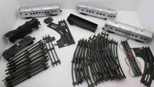 Assorted Vintage Lionel Train & Tracks, 31 Pieces, See Ad For All Details