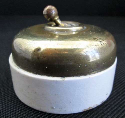 Vintage Beanco British Make E.130 Ceramic And Brass Toggle Switch (Not Tested) - 5,5cm/7,2cm