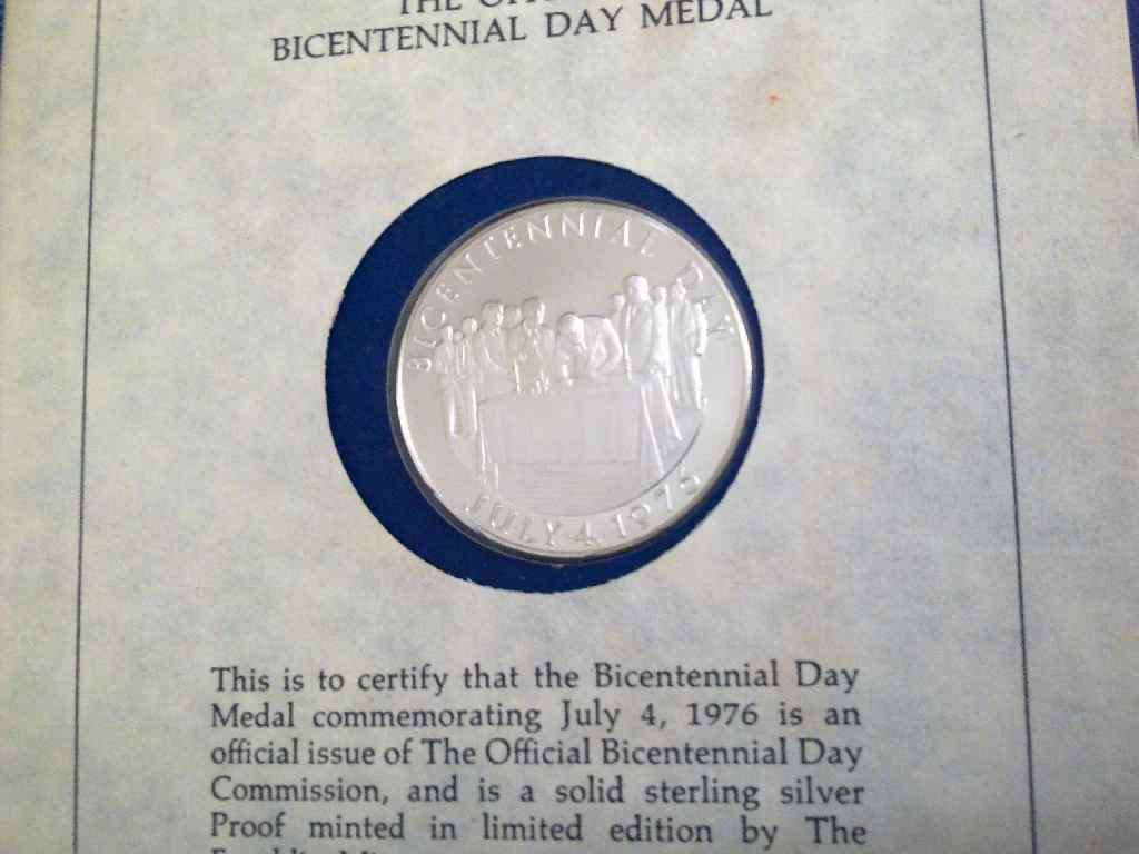 The Official Bicentennial Day Commemorative Medal July 4 1976
