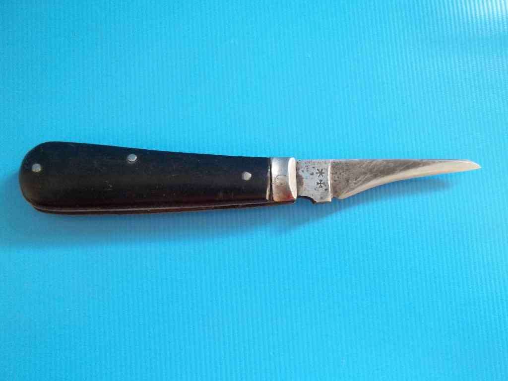 Fantastic Old Rodgers Pocket Knife (No. 6 Norfolk Str, Sheffield, England) - Length Open 12cm