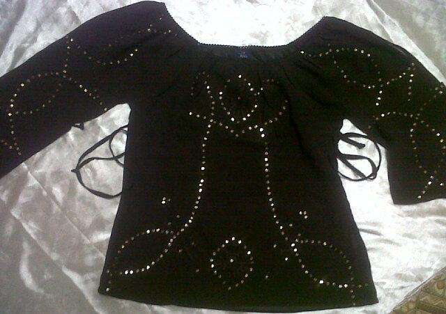 Dont miss this 100 % Polyester !!!!!! Stunning ladys top a must have