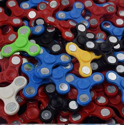 Fingertip gyroscope tri-spinner