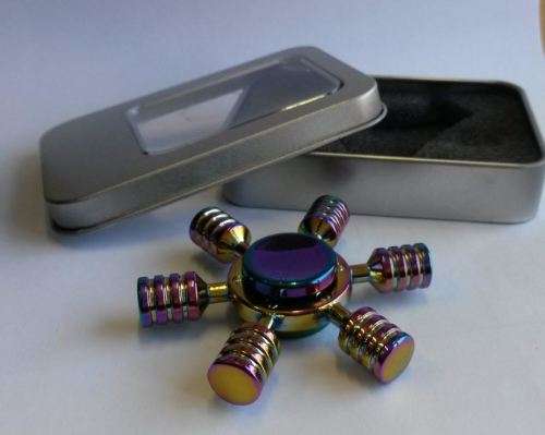 Six finger tip top tri-spinner