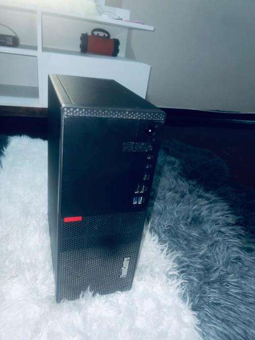 Lenovo M720t (Desktop) ThinkCentre - Type 10SR