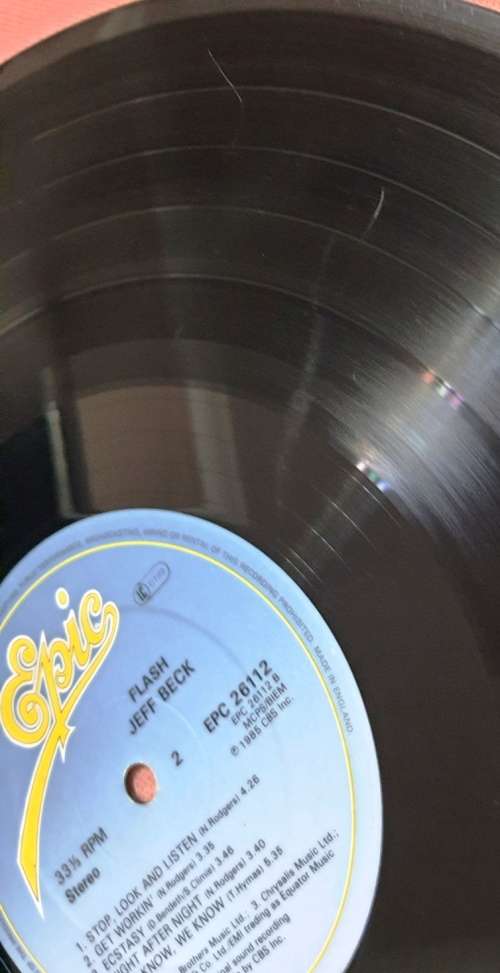 LP,JEFF BECK,FLASH,Record:VG(hairlines,sound is fine),Cover:VG+,Label:Epic,CAT:EPC26112,Press:UK